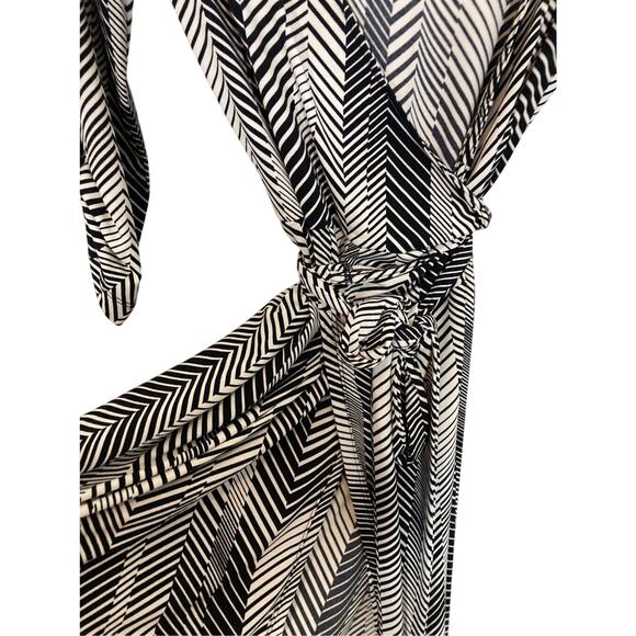 BCBG Art to Wear Retro Black and White Fit and Flare Wrap Dress - Picture 3 of 6